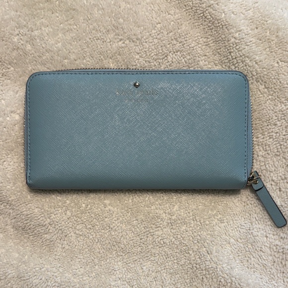 kate spade Handbags - Kate Spade ♠️ Zip Wallet